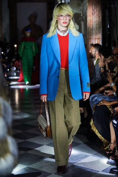Look 37